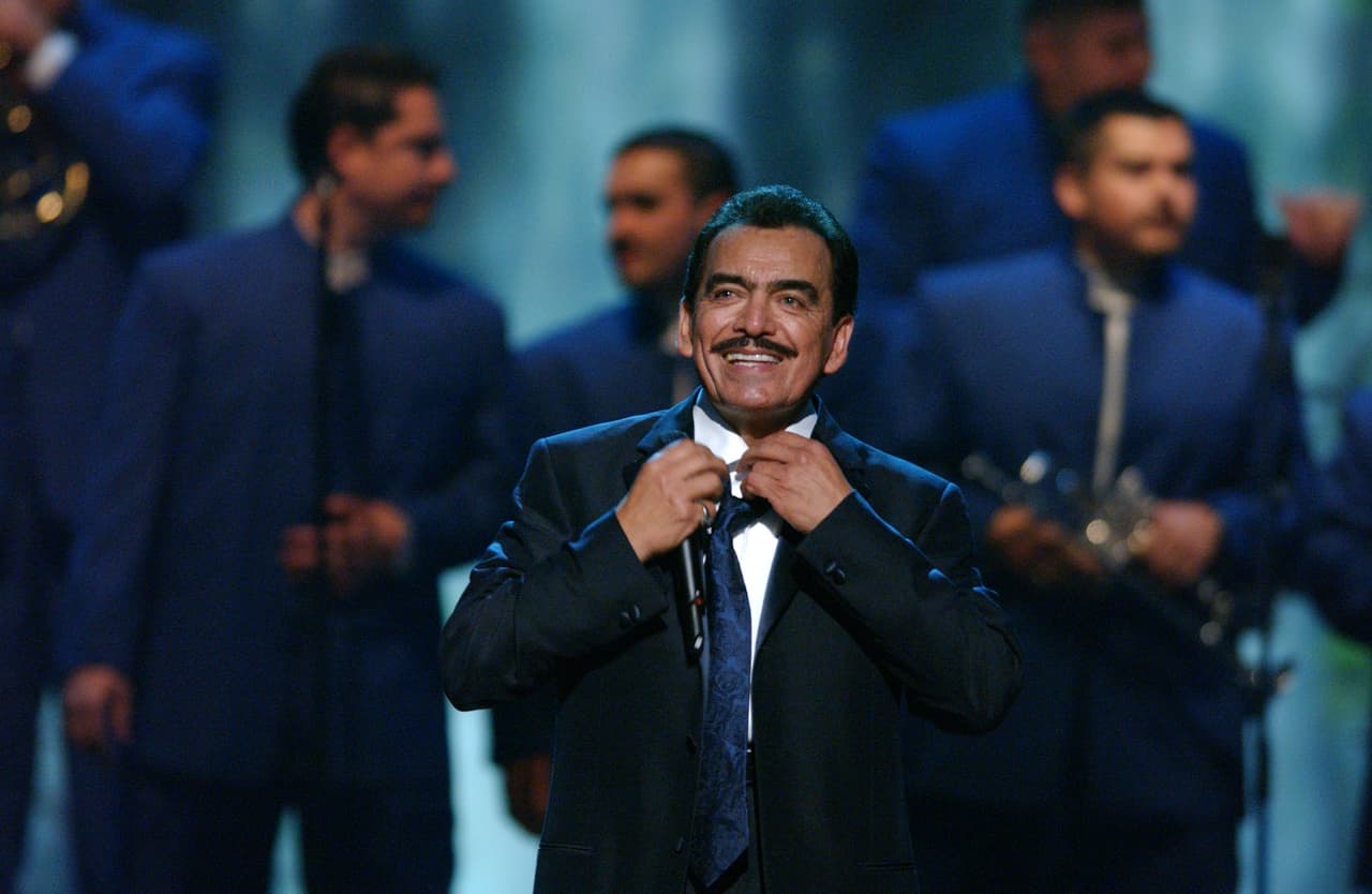 'Chaparrita cuerpo de uva' canto el gran Joan Sebastian. Además, recibió el premio a Mejor Actuación Banda en la categoría Regional Mexicana. Cuando aceptó el premio agradeció a sus hijos su apoyo.