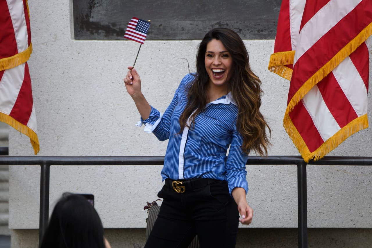 En las sesiones se abordarán los 
<b>requisitos de elegibilidad, tarifas, cómo presentar la solicitud y cómo prepararse para la entrevista y prueba de ciudadanía</b>. 
<br>