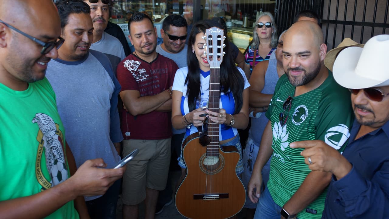 La Hondureña confía en que su selección le gane a México y en un próximo partido, y no tiene problema con seguir pagando apuestas hasta lograr que El Feo y El Pelón sean los que paguen el siguiente reto.