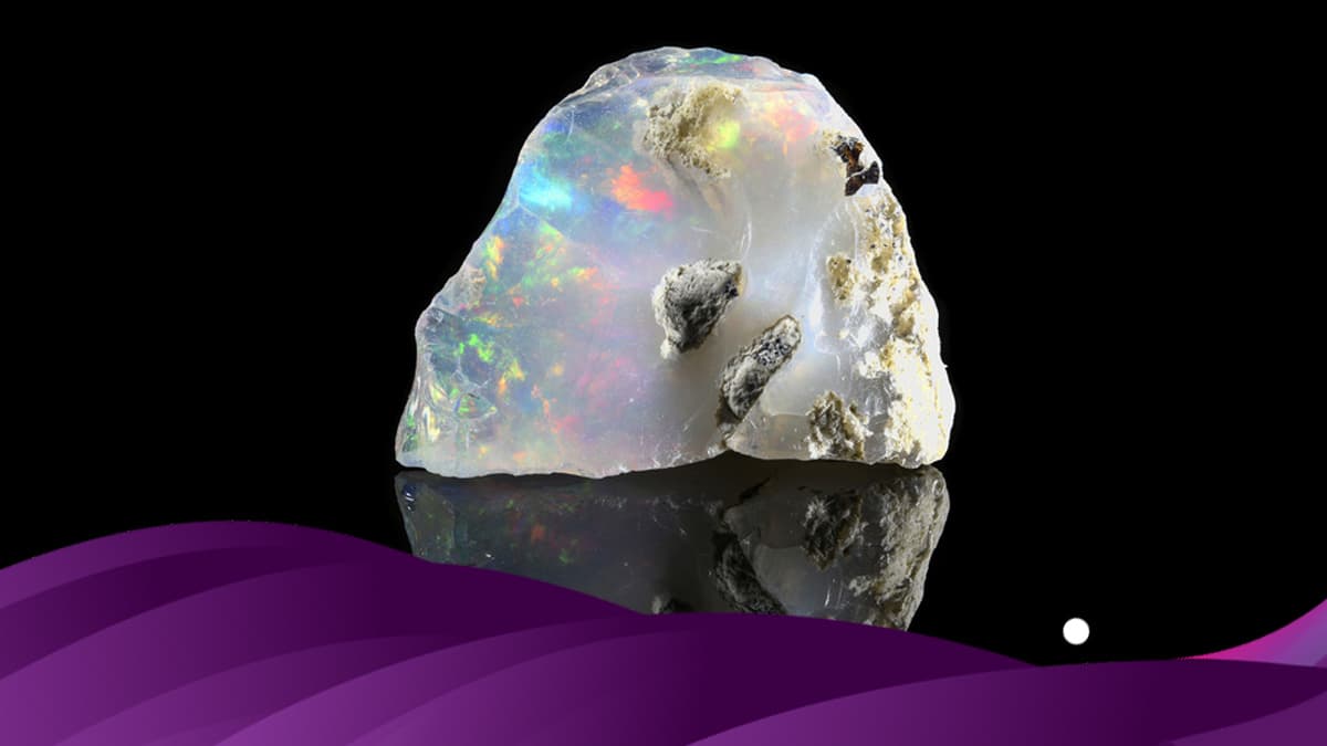 El ópalo, una variedad del cuarzo, es una piedra preciosa única y fascinante, con geniales efectos ópticos y juegos de colores. Es conocida desde épocas remotas; se han encontrado adornos con ópalo de más de seis mil años de antigüedad.