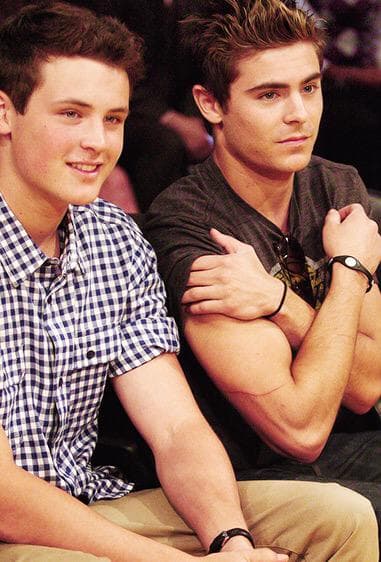 Con el paso de los años Dylan se pone cada vez mejor y es su hermano famoso quien lo presume en Instagram.