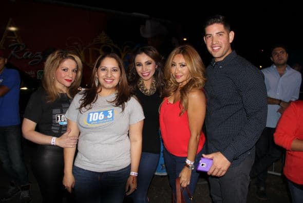 ¡Univisión Arizona sí cumple con su gente! Después de la tormenta, vino un súper concierto con El Dasa y la Arrolladora Banda Limón. Miles de personas bailaron, cantaron y además compartieron con el talento de radio y televisión de Univisión Arizona.