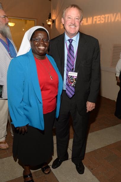 Sister Rosemary Nyirumbe es otra pionera que da esperanza a las mujeres jóvenes con cicatrices de guerra. Su misión ha sido dar una casa a aquellas niñas y mujeres en Uganda, cuyas vidas han sido destrozadas por la violencia y explotación sexual.