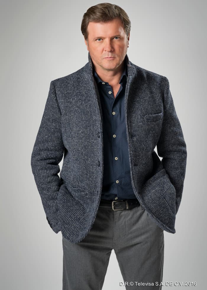 René Strickler es otro guapo que disfrutamos en el 
<i>El color de la pasión</i>.