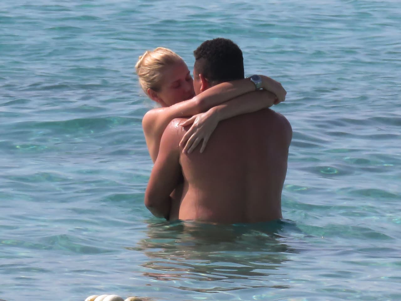 Sería un gran gusto para la gente que lo quiere que formalizara la relación, ¿no les parece?