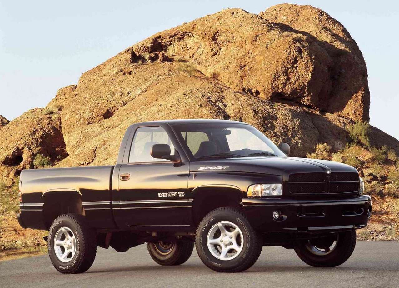 <h3 class="cms-H3-H3"><b>9. Pickups de Dodge / Ram</b></h3>
<br>
<ul>
 <li style="box-sizing: border-box; margin: 0px 0px 20px; padding: 0px; border: 0px; outline: 0px; background: 0px 0px; font-size: 18px; vertical-align: baseline; text-size-adjust: 100%; color: rgb(0, 0, 0);"><b>Número de robos: </b>11,226</li>
 <li style="box-sizing: border-box; margin: 0px 0px 20px; padding: 0px; border: 0px; outline: 0px; background: 0px 0px; font-size: 18px; vertical-align: baseline; text-size-adjust: 100%; color: rgb(0, 0, 0);"><b>Edición más robada:</b> 2001 (1,155 unidades) </li>
 <li style="box-sizing: border-box; margin: 0px; padding: 0px; border: 0px; outline: 0px; background: 0px 0px; font-size: 18px; vertical-align: baseline; text-size-adjust: 100%; color: rgb(0, 0, 0);"><b>Robos por cada 1,000 unidades:</b> 3</li>
</ul>