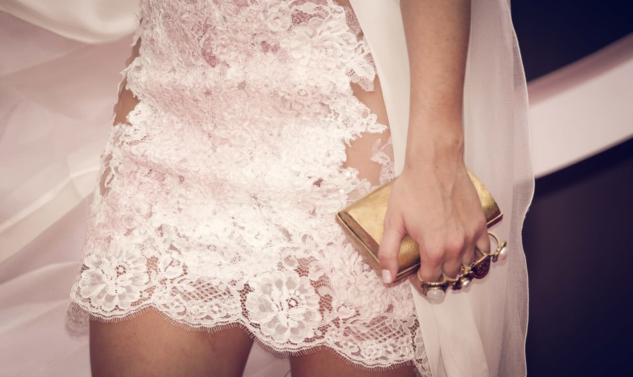 El bolso contaba con una agarradera en forma de anillos unidos.