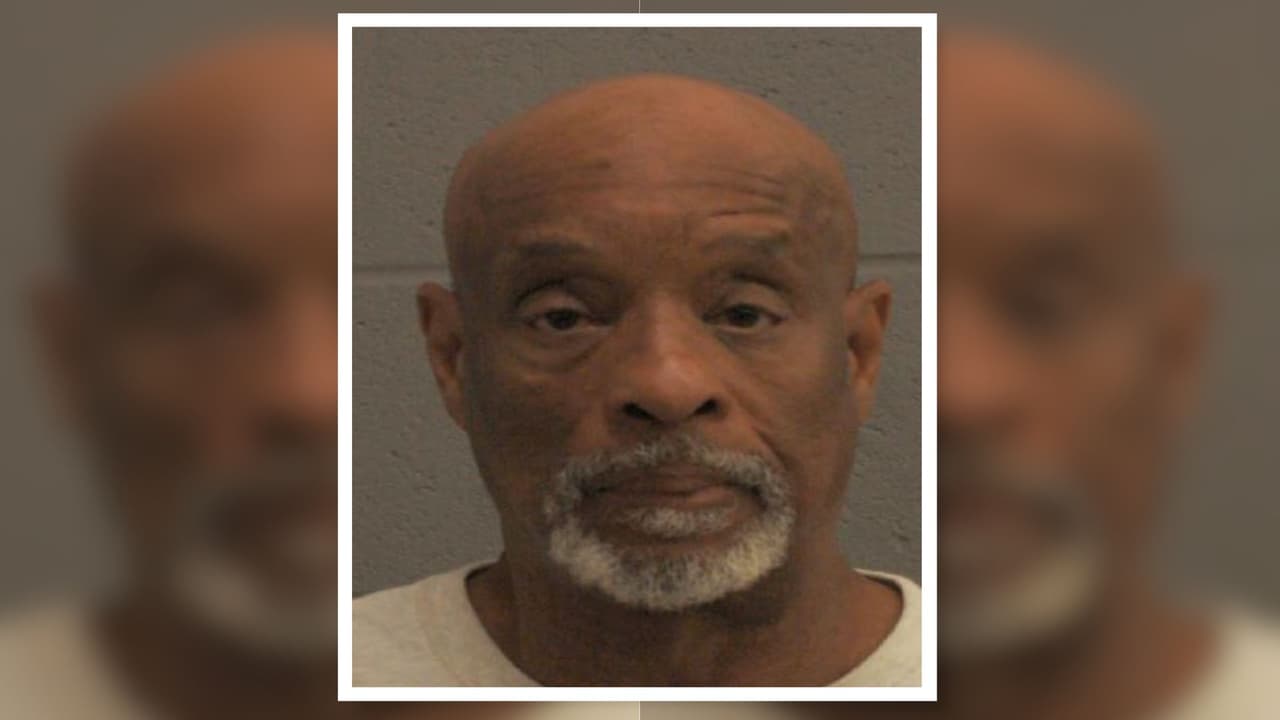 Acusan a un delincuente sexual registrado por desnudarse en la piscina de un hotel en Houston 