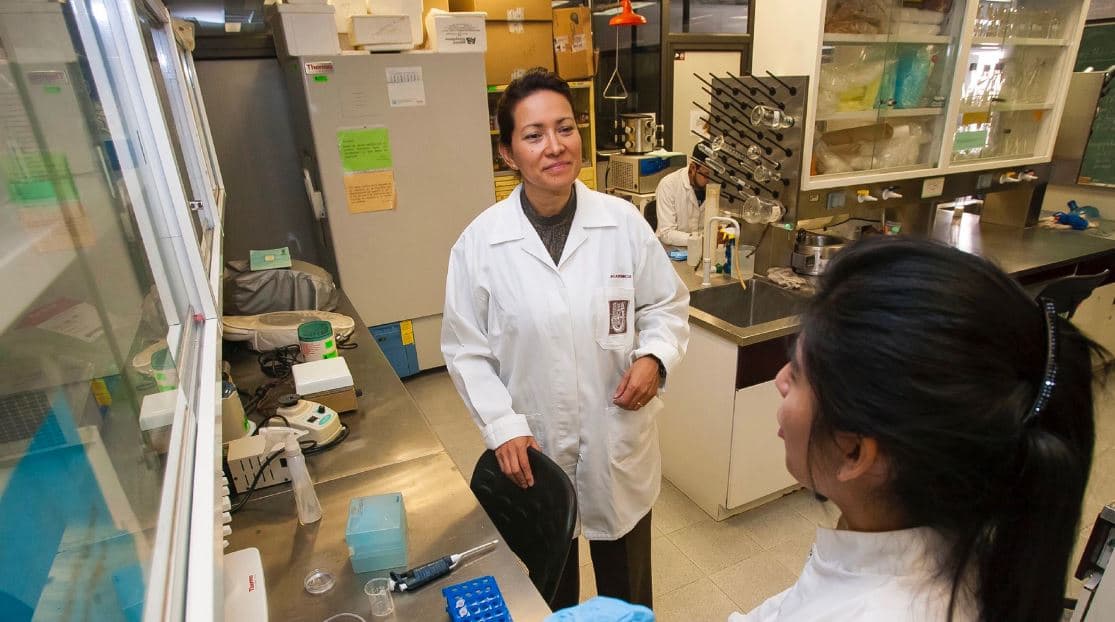 Esta científica mexicana logró eliminar el virus del papiloma con un método no invasivo