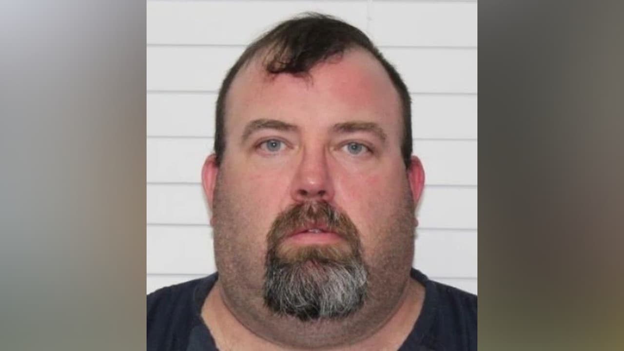 Un pastor encontró a un hombre almorzando con su esposa y supuestamente lo asesinó al creer que tenían una aventura