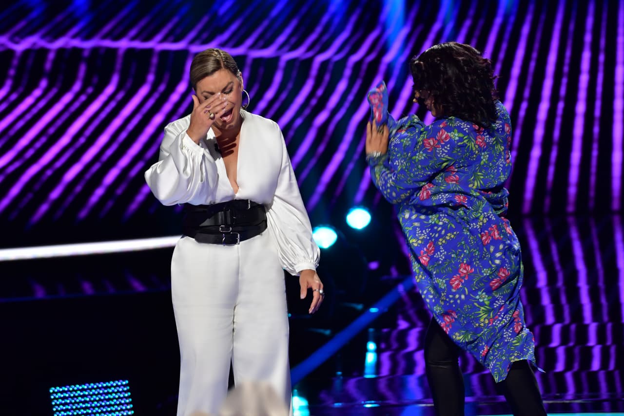 Fue entonces que B´arbara le preguntó: “¿Se le puede cantar a lado?”, siendo esta una invitación para que la 'Mujer de fuego' subiera al escenario con ella.