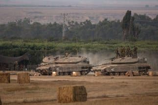 El gabinete de seguridad israelí decidió llamar a filas a 40 mil reservistas en preparación para una posible incursión terrestre en la franja de Gaza.