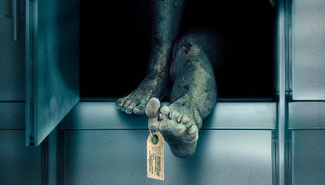 Hombre lleva el cadáver de su hermana a un banco en la India después de que le negaran retirar a su nombre
