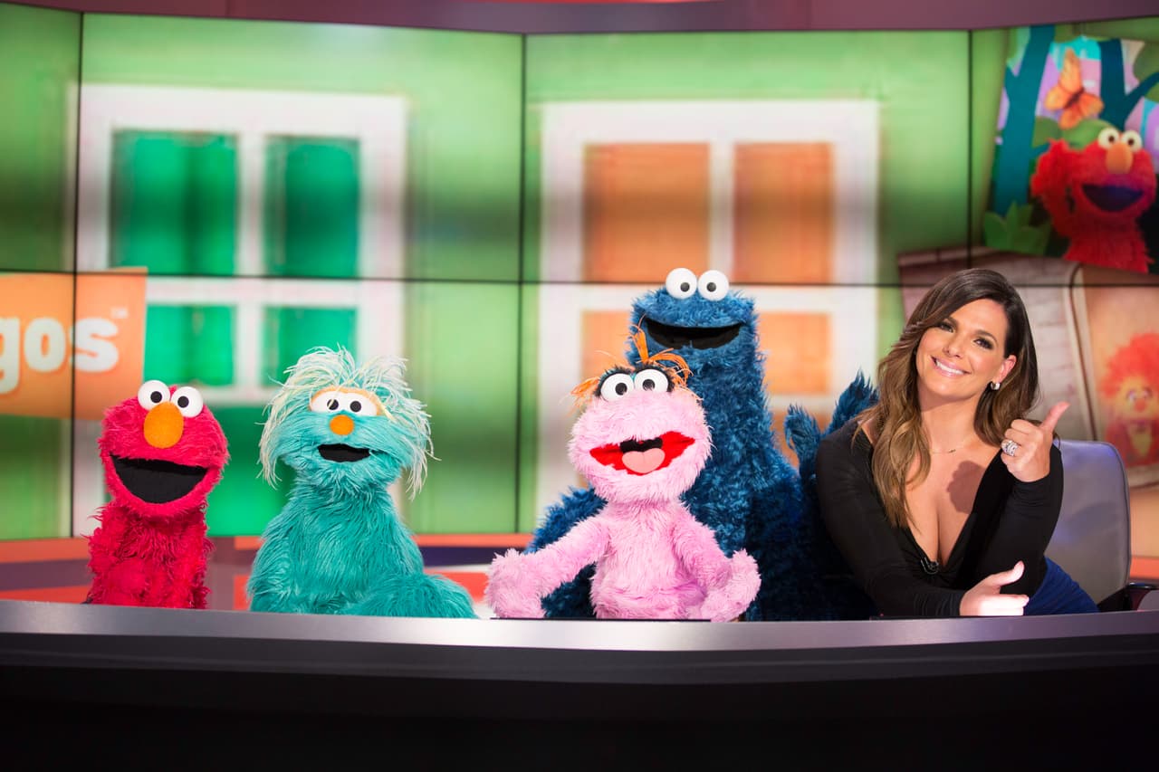 La visita de Elmo, Lola, Rosita y Cookie Monster fue muy divertida.