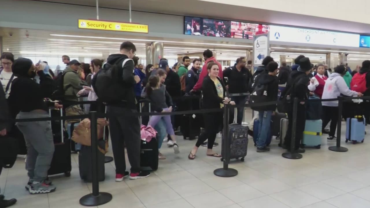 Pasajeros reportan alrededor de 4 horas de espera en puntos de seguridad del aeropuerto de Baltimore