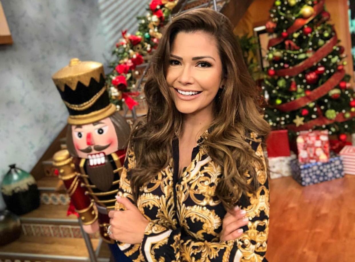 El espíritu navideño se siente en casa, la sonrisa de felicidad de Ana Patricia es un claro ejemplo de ello.