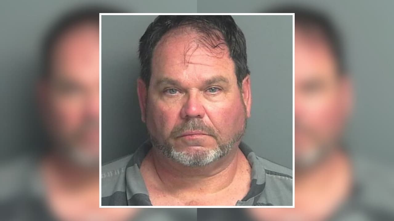 "Intentó bajarle el vestido": Sospechoso es señalado de acosar a vendedora en centro comercial de Texas