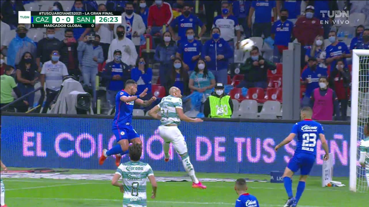 ¡TIRO ATAJADO! disparo por Juan Escobar.