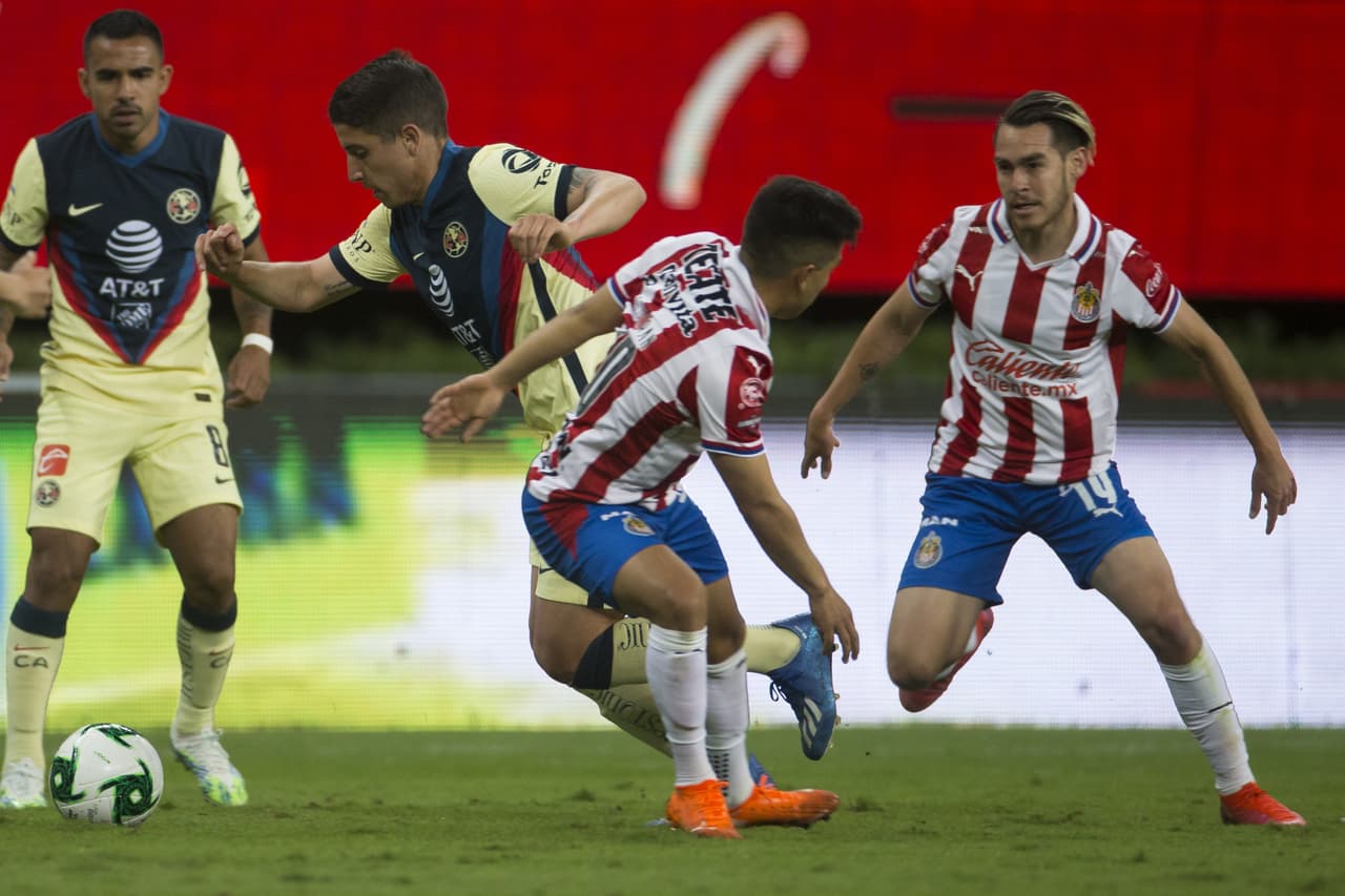 Cristian Calderón saca un potente disparo al minuto 81 y termina dándole la victoria 1-0 sobre las Águilas del América.
