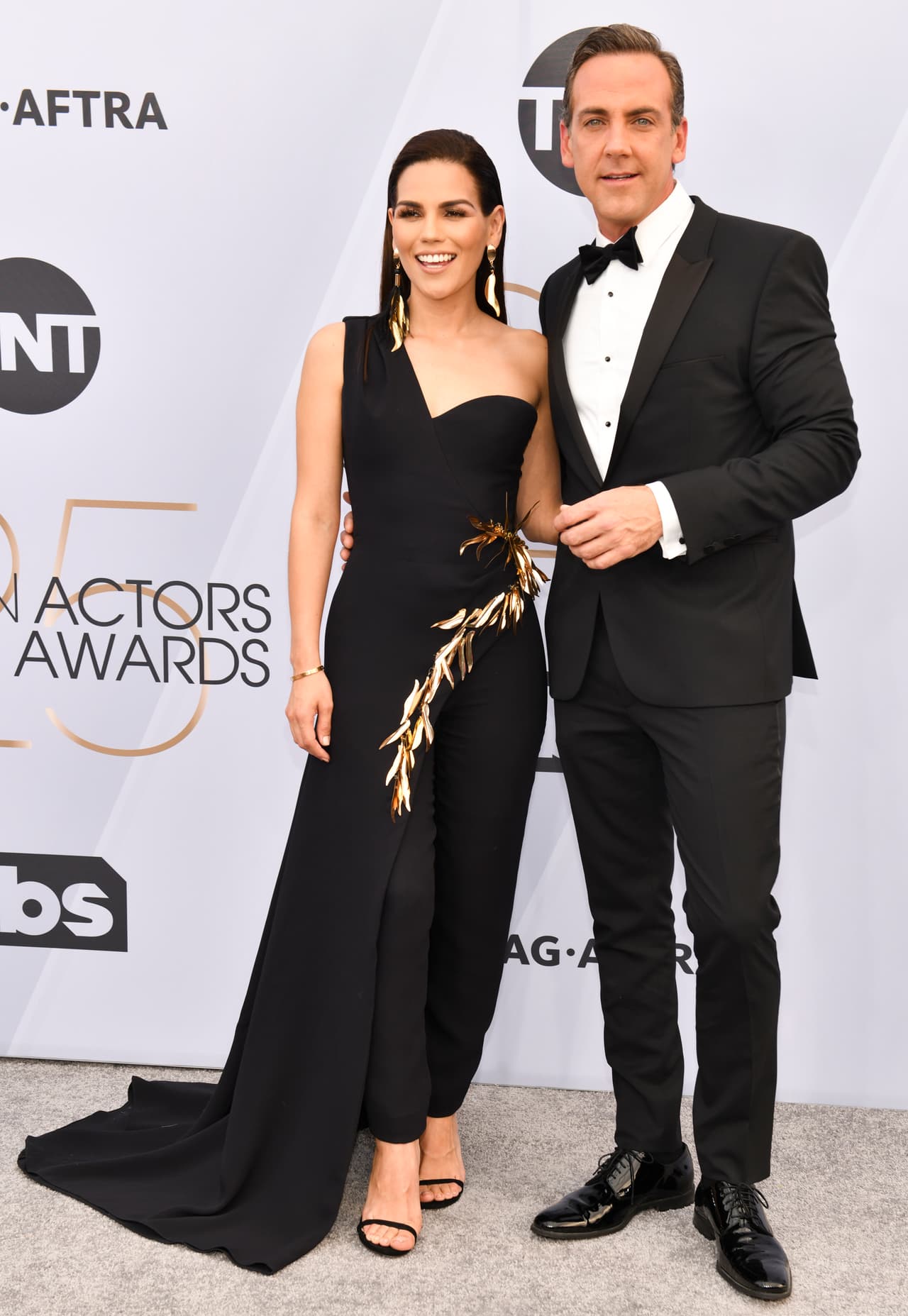 "Sabíamos que no había momento que pare esa felicidad y esa atracción en todos los sentidos que sentimos el uno por el otro de vamos a juntar fuerzas, estamos listos, a los dos nos toca y 
<b>vamos a seguir el plan de Dios</b> que para mí era este", agregó el artista boricua a la revista.
<br>