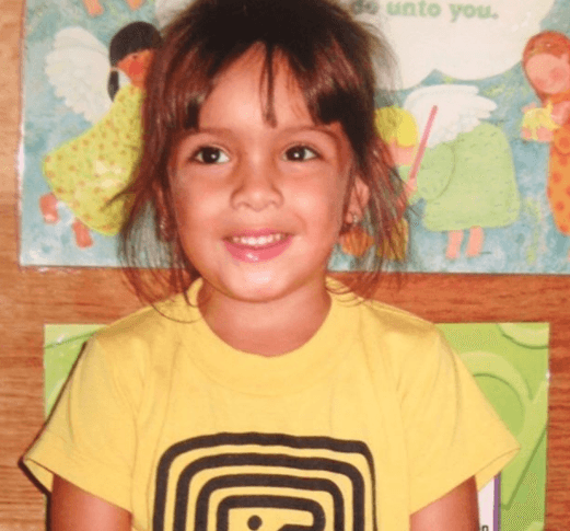 "Hace 15 años mi vida cambió con la llegada de mi hermana y no sé qué sería sin ella", comenzó diciendo.