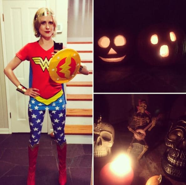 La actriz Evan Rachel Wood, protagonista de varios filmes y de la serie 
<i>Westworld,</i> llevó el atuendo de la superheroína muy diferente al que estamos acostumbrados, pues lució un modelo de cuerpo completo y no tan sensual.