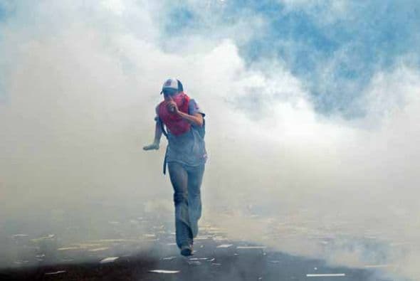 Sin embargo, prensa local y redes interactivos dieron a conocer evidencias de los ataques a edificios en zonas de este y oeste de la ciudad capital.