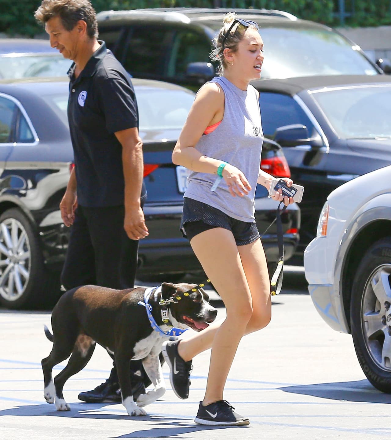 Probablemente por eso a Miley le encantan los perros.