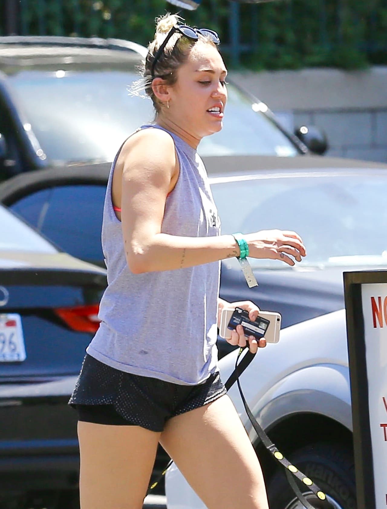 A ‘Hannah Montana’ no sólo le gusta cantar, sino también platicar con ellos.