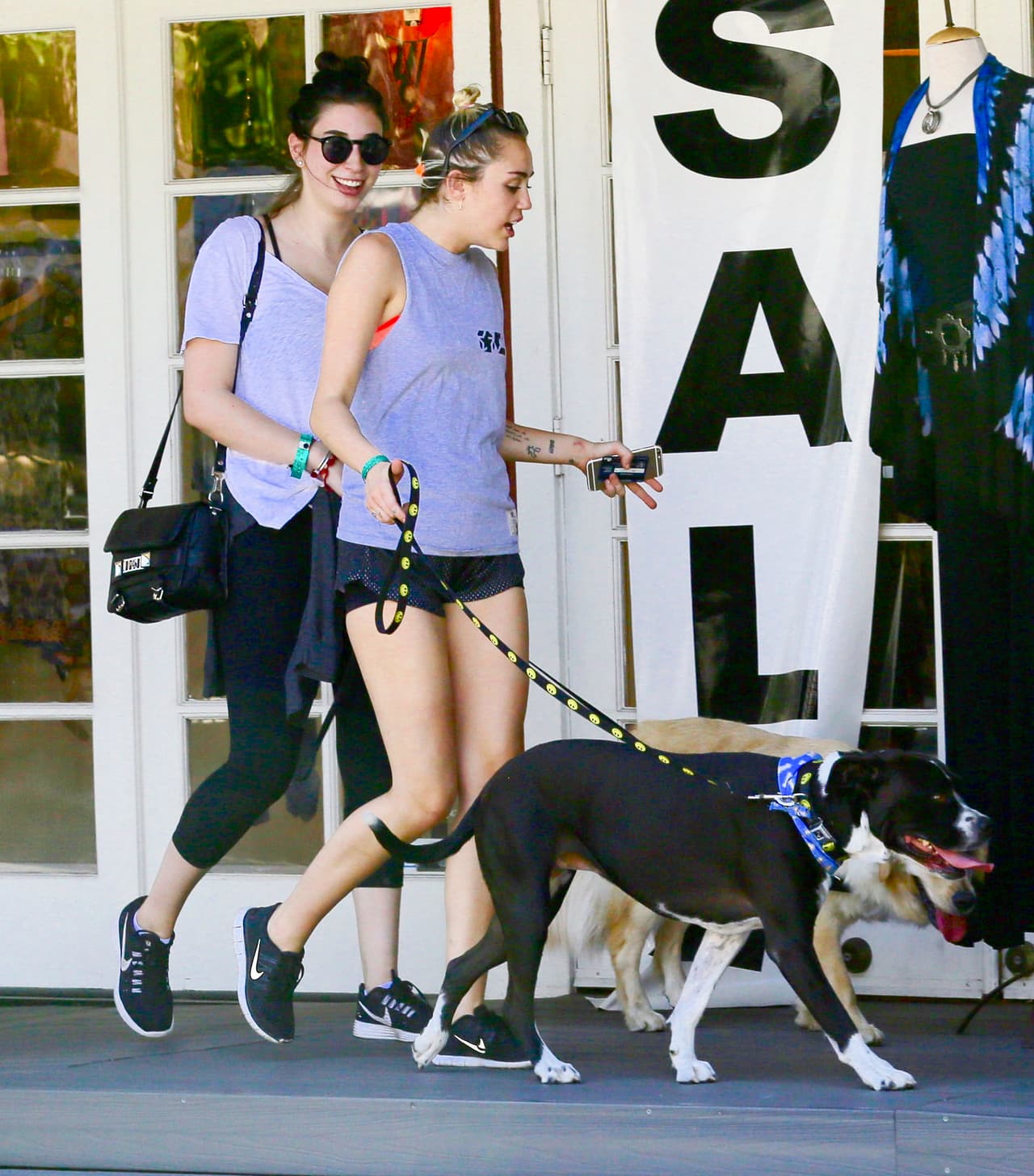 Mary Jane movía su cola, pues estaba contenta.