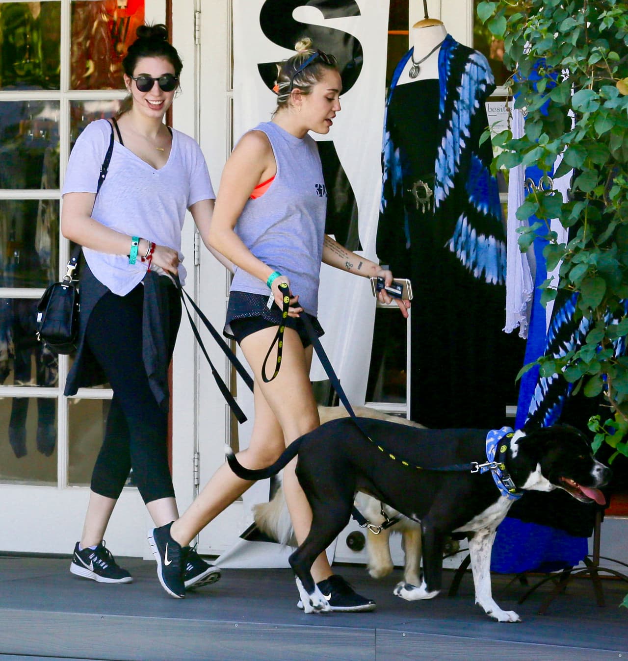 ¡Eso sucede cuando sales a caminar con tus mejores amigos!