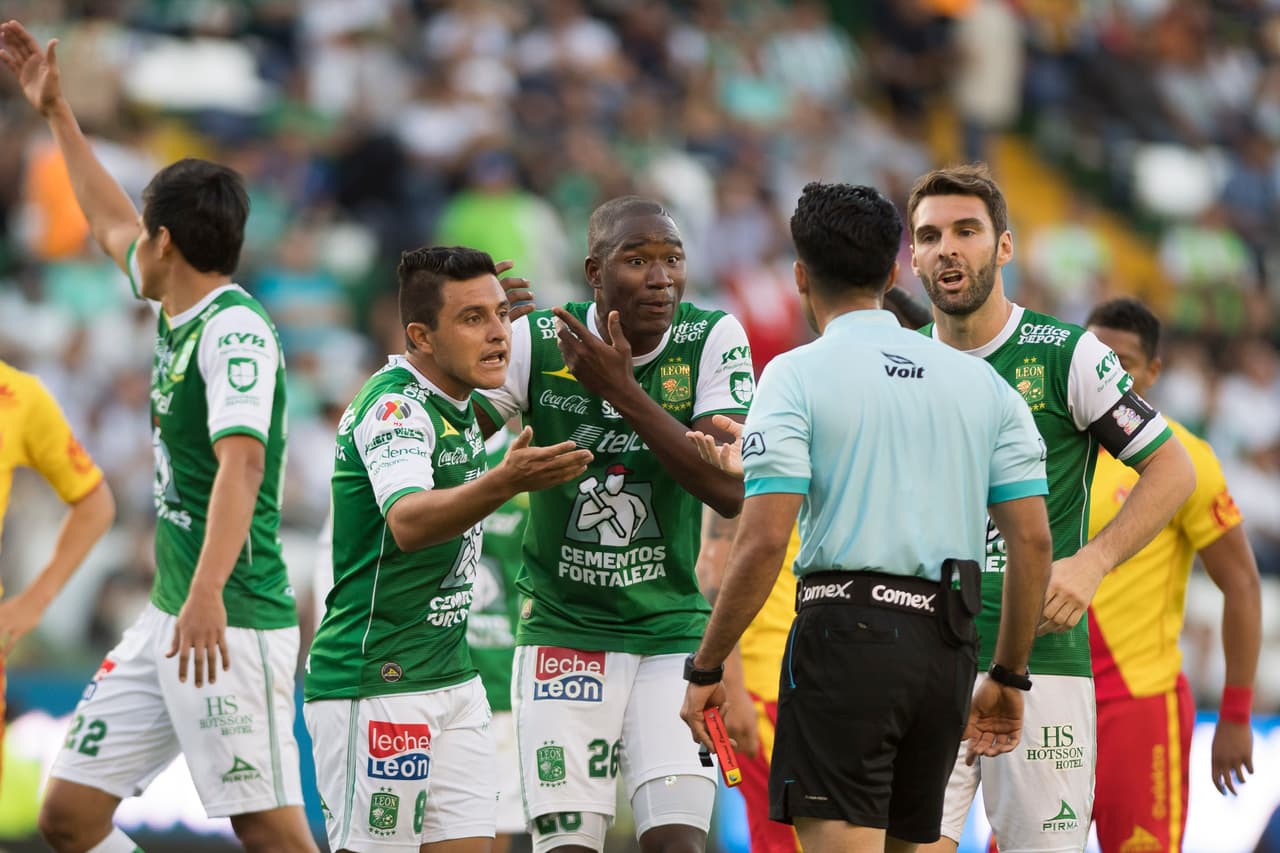 José Rodríguez se fue expulsado al minuto 55 tras acumular su segunda tarjeta de amonestación.