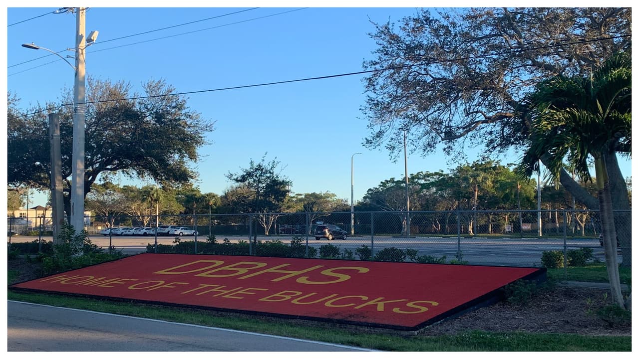 Hallan armas de fuego y drogas en un carro estacionado en una escuela de Broward