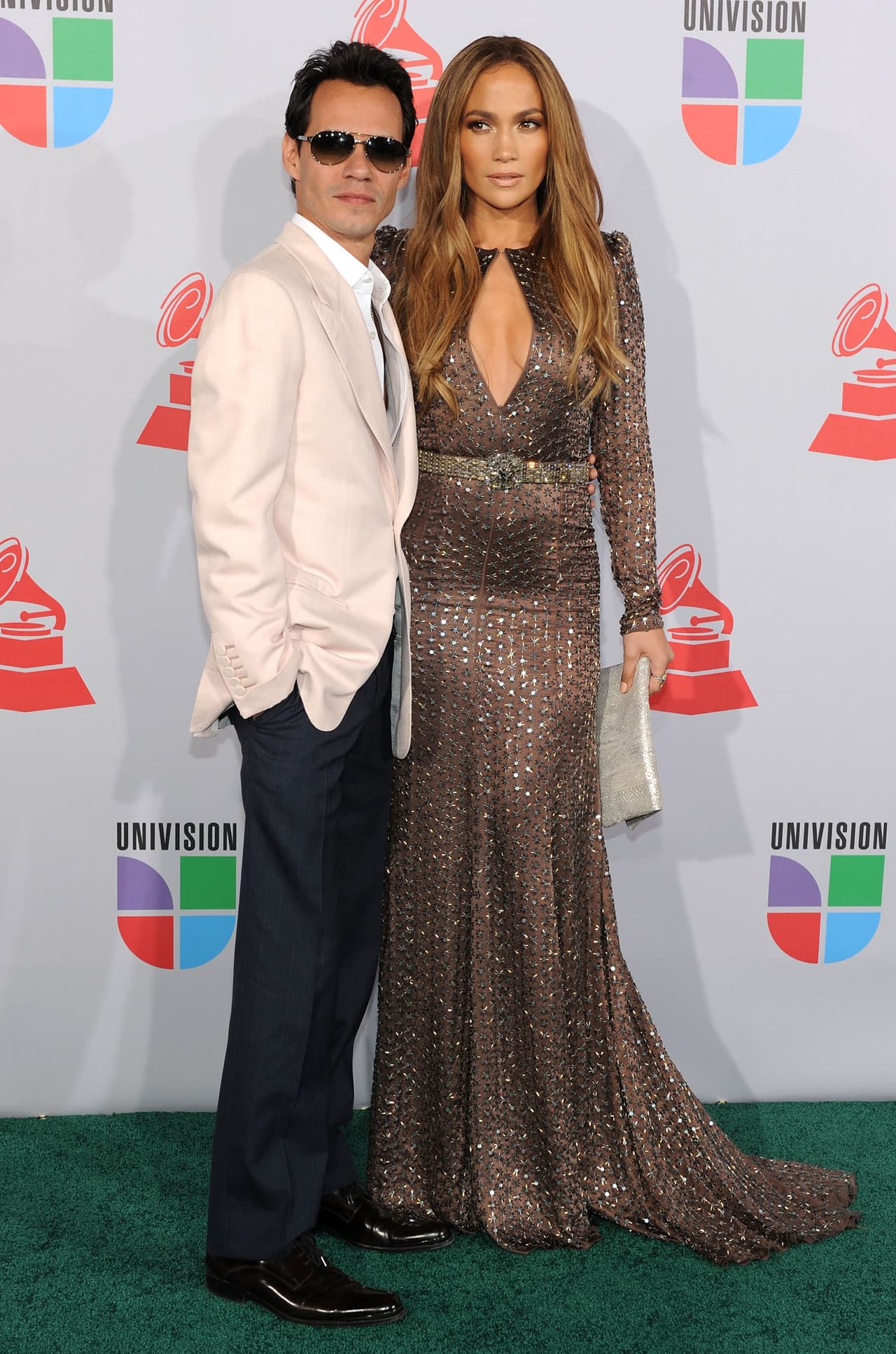 En 2010, JLo y Marc Anthony desfilaron juntos durante la alfombra verde del Latin GRAMMY, acaparando las miradas de las personas presentes y las lentes de los fotógrafos.