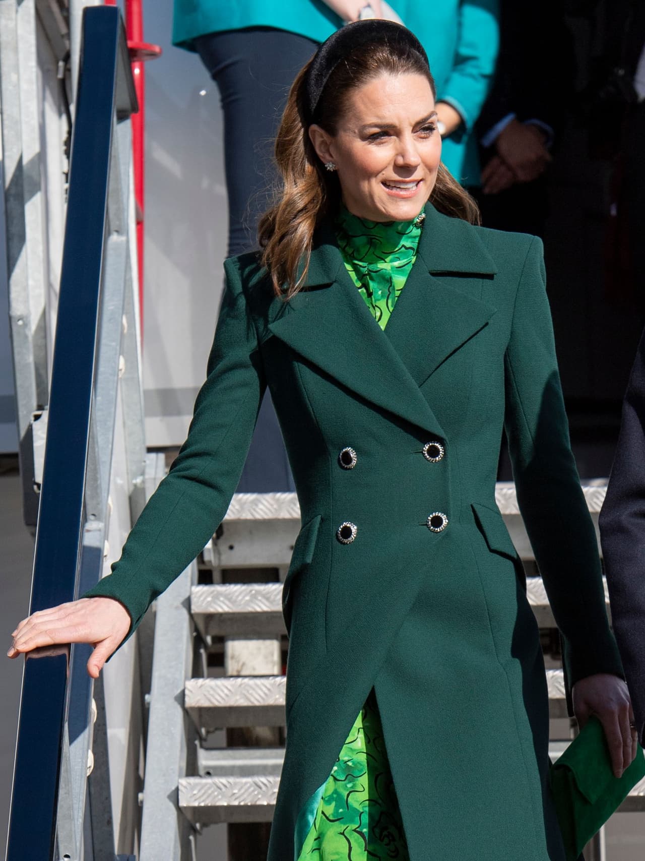 La duquesa volvió a llevar una diadema para el pelo, en esta ocasión fue de de terciopelo negro. Durante 2019 utilizó diferentes estilos de este accesorio.