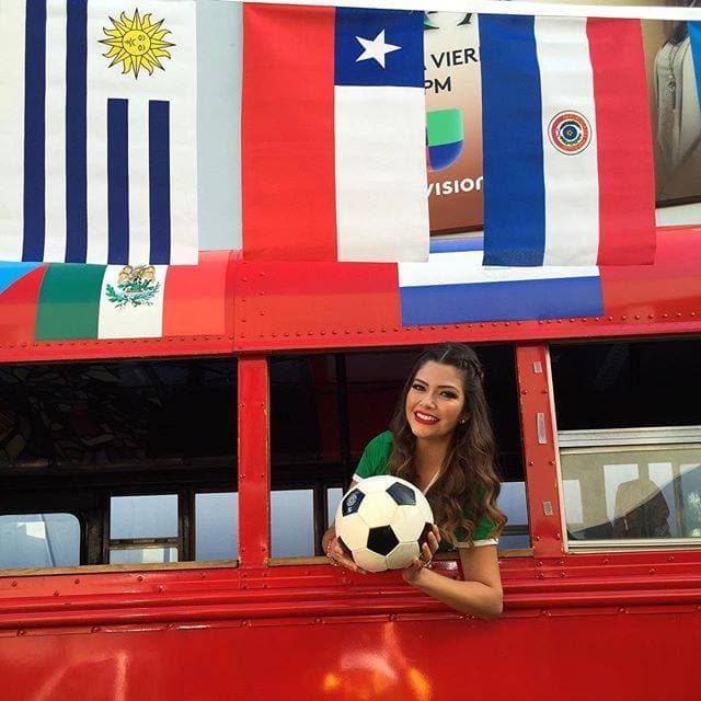 Ana Patricia: "Mi equipo es #México. ¿El tuyo cual es? (Junio 3, 2016)
