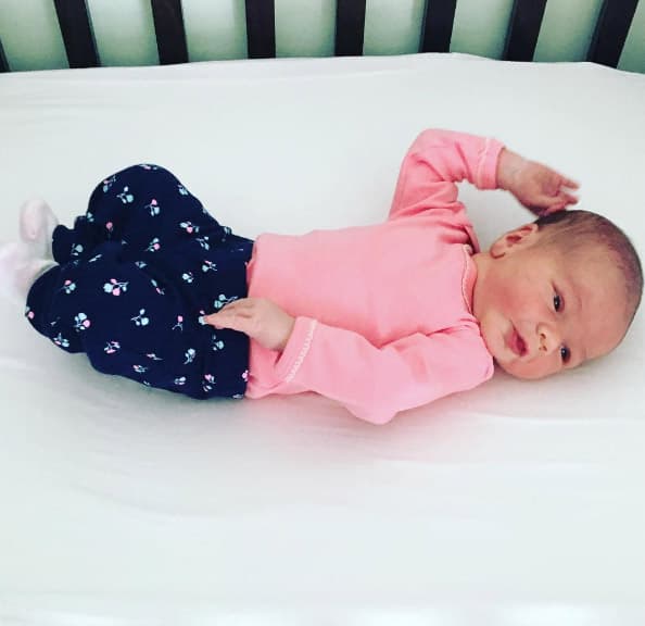 Satcha Pretto: "Mi Alana hoy cumple una semana de vida, llena de amor. Infinitas gracias por los hermosos mensajes que nos han enviado. #truelove #babygirl #alanabutler". (Junio 4, 2016)