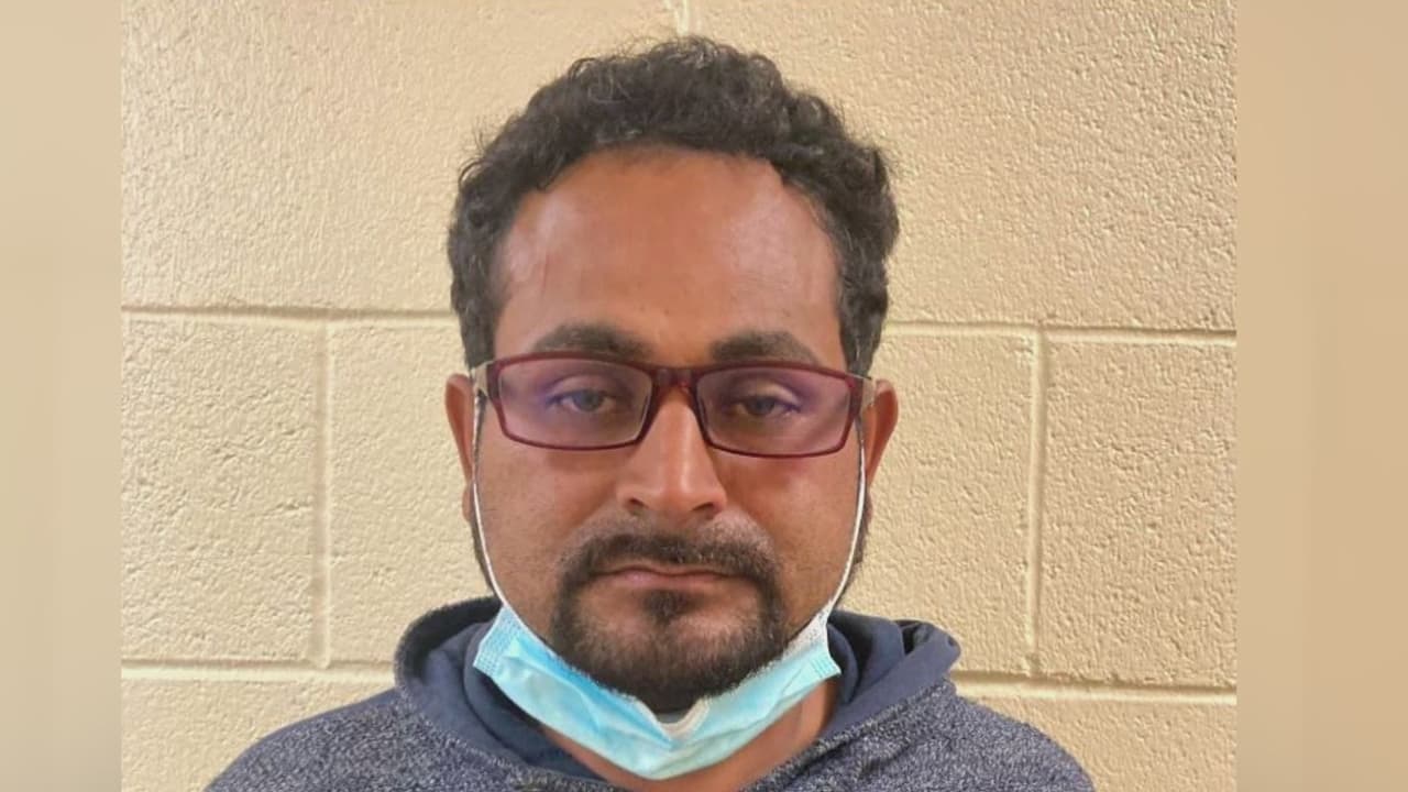 Agentes de la patrulla fronteriza detuvieron a un depredador sexual con largo historial criminal. Se trata de Victor Castañeda Torres, originario de México, quien fue arrestado cerca de Douglas y ya se encuentra tras las rejas.