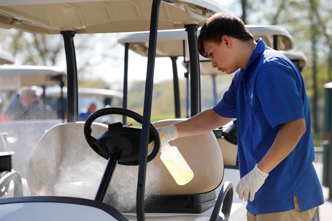 Deberán llegar al campo con atuendo de golf ya listo, pues no tendrán acceso a vestuarios ni restaurantes.