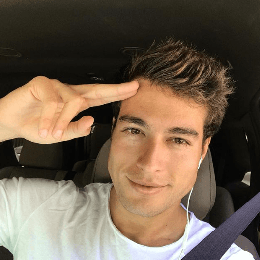 "Que digan lo que quieran, pero no me siento orgulloso de quedar como el gran galán por todos los chismes que se dicen. No tengo por qué hablar de otra relación que no sea la mía, y eso ni siquiera lo hago [...]", dijo el actor ante los comentarios negativos hacia él.