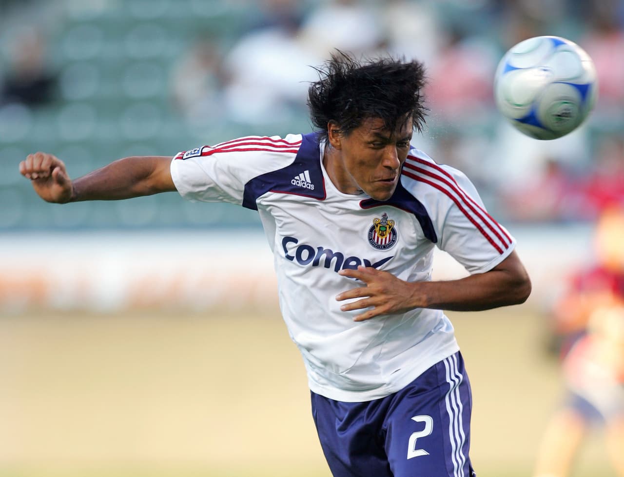 Claudio Suarez (Chivas USA) – Una autentica leyenda de la selección de México, icono del Tri en los 90’s, fue “El Emperador” Suarez, quien en 2006 llegó a la MLS para jugar con Chivas USA. El rebaño angelino vivió su mejor época en aquellos primeros años de su existencia con Suarez como un indiscutible.