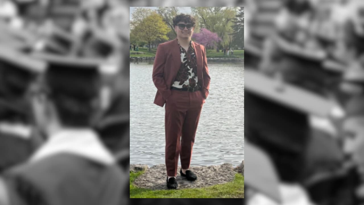 Saúl Zamudio, graduación de high school, congrats. Class of 2023
<br>Mes de nacimiento: 05/1987