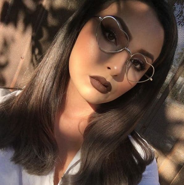 Zoey es una joven mexicoamericana que desde los cuatro años de edad ha asumido su género, aunque éste no correspondiera al de nacimiento y teniendo en contra de forma total a su padre.