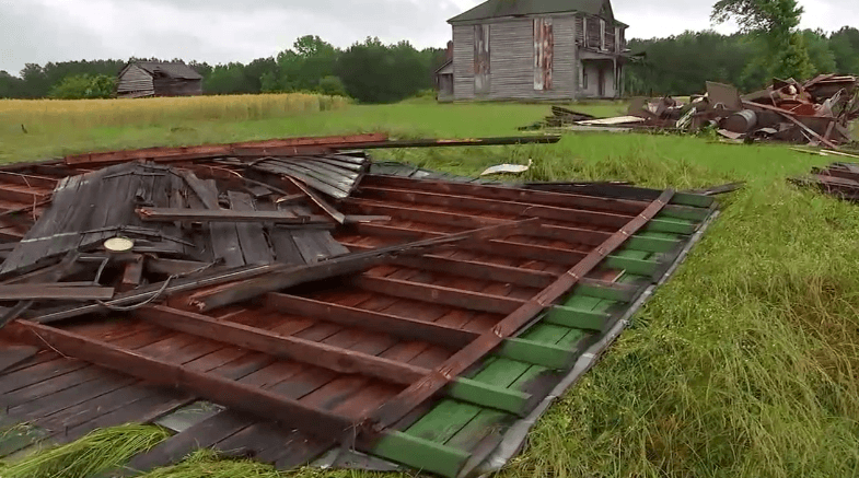 Tornado impacta un pequeño pueblo en Carolina del Norte 