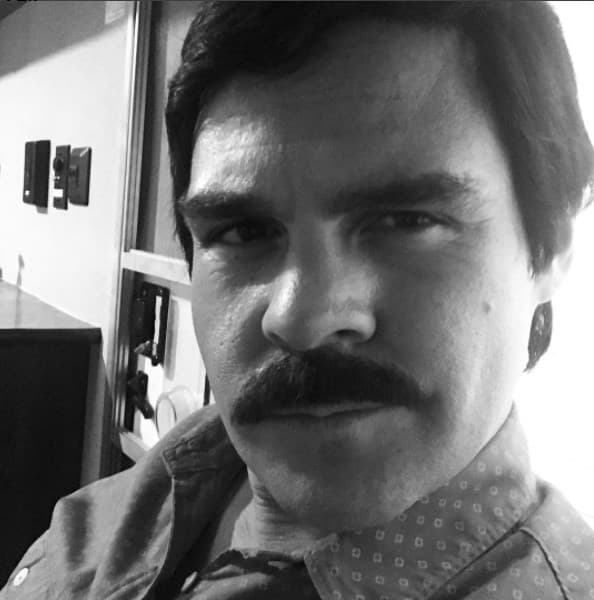 In season 2 we’ll see that "Time passes forJoaquín, years won’t forgive and ambition darkens the soul”, as Marco de la O told us when he shared this photo.