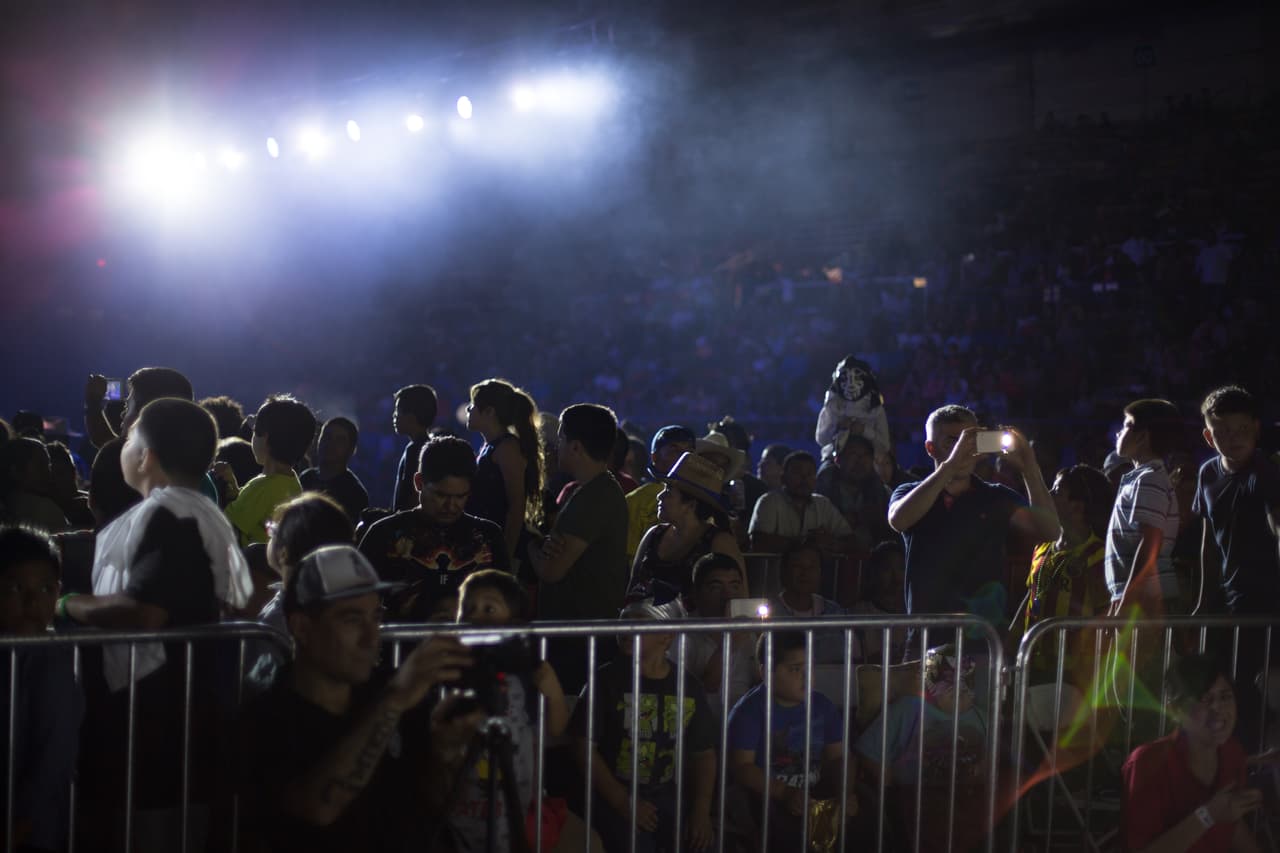 Decenas de asistentes disfrutaron del talento de artistas hispanos en el “Festival de Mayo” en la capital de Texas.