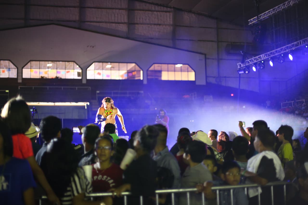 Decenas de asistentes disfrutaron del talento de artistas hispanos en el “Festival de Mayo” en la capital de Texas.