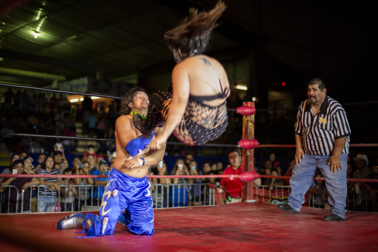 Decenas de asistentes disfrutaron del talento de artistas hispanos en el “Festival de Mayo” en la capital de Texas.