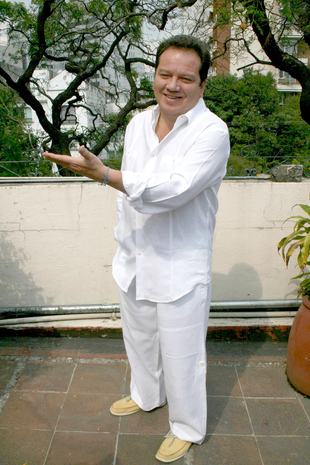 "Lo traté de tomar con mucho humor siempre [...] pero había días que
<b> no tenía ganas ni de salir a la calle</b>, porque sientes el 'menso, buey' [...] Yo estoy seguro que el día que me toque 'colgar los tenis' (morir), cuando lean el epitafio va a decir 'aquel que se le olvidó el himno nacional'", dijo 'Coque'.