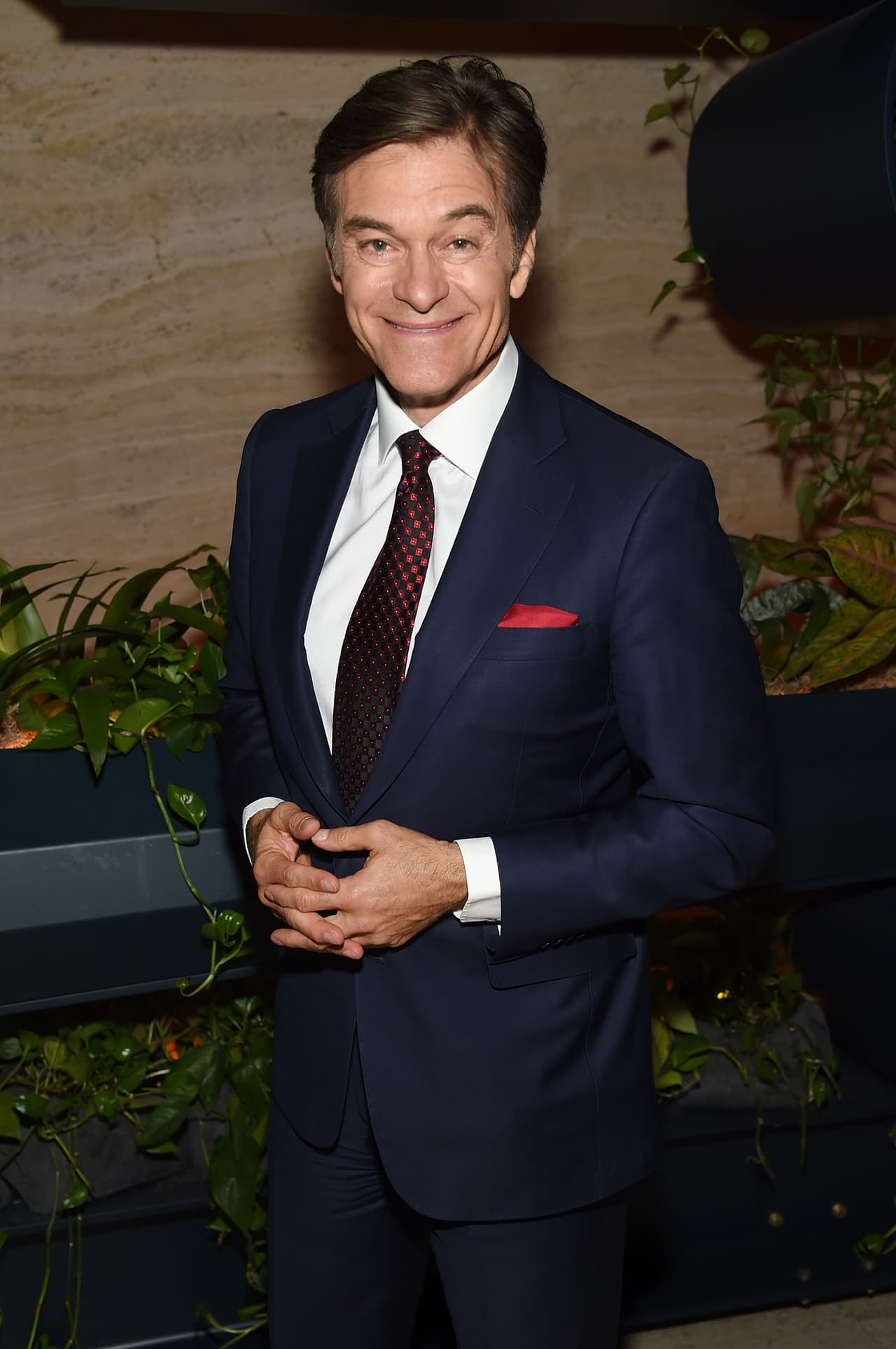 El equipo contrario estará conformado por 
<b><a href="https://www.univision.com/deportes/baltimore-ravens/steve-smith-los-baltimore-ravens-tenemos-que-jugar-mejor-y-ser-hombres-grandes">el exjugador Steve Smith</a></b>, el actor Terrence J, así como 
<b>Doctor Oz</b>, quien aparece en esta imagen.